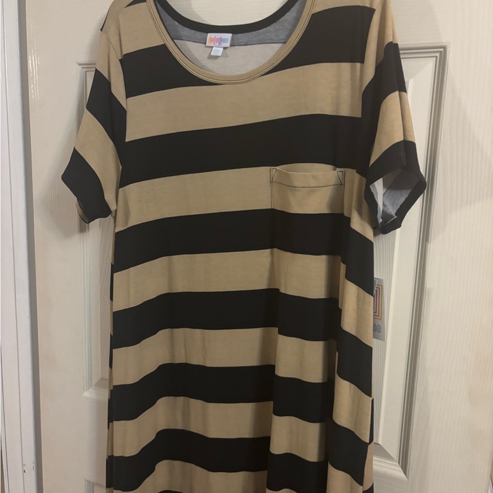 Nwt Carly LuLaRoe Black and Tan Striped hi low size